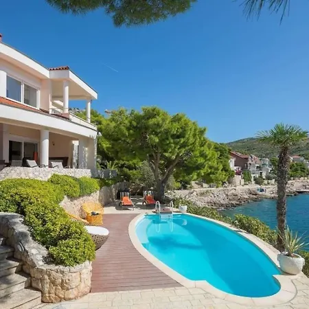 Ferienhaus Fur 8 Personen Und 2 In Priosten Burnji, Dalmatien Norddalmatien * Dolac